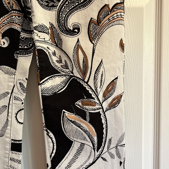 Chico’s So Slimming Ankle Length pants .5 - Picture 3 of 6